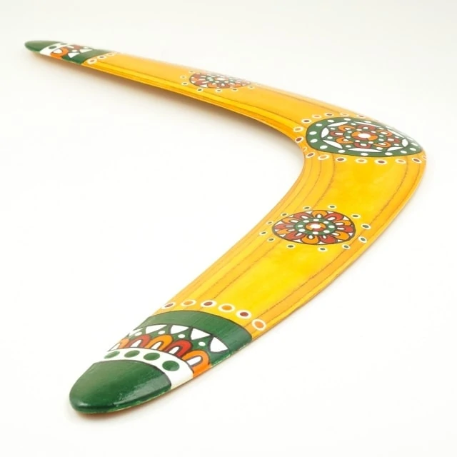 Bumerangas, dažais dekoruoti daiktai