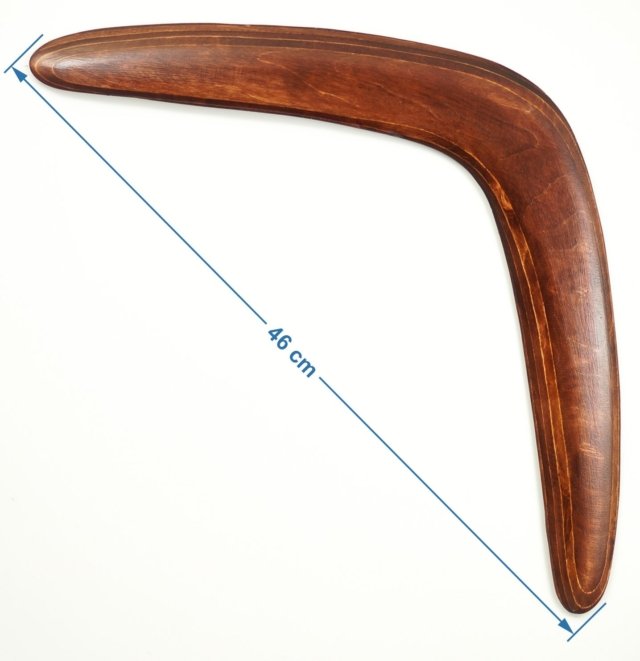 Didelis medinis bumerangas „Tamsusis Skrajūnas“ su matmenimis – 46 cm ilgio.